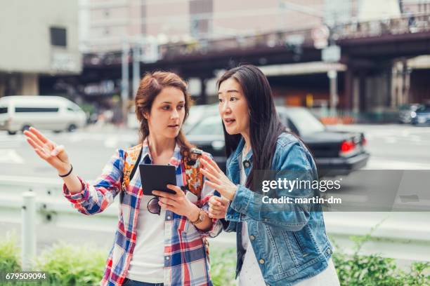 chica en tokio - perdido fotografías e imágenes de stock