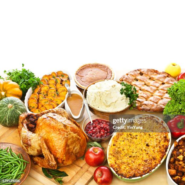 acción de gracias y cena de navidad asado turquía con platos - spread food fotografías e imágenes de stock