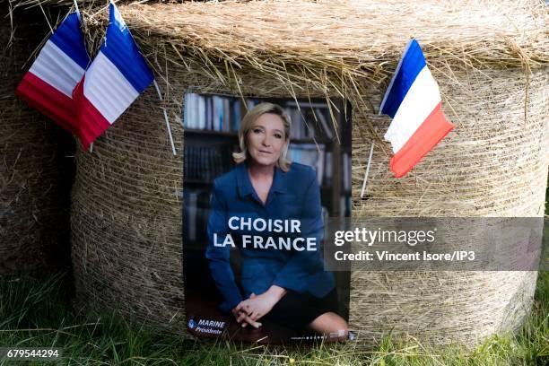 Supporters of Marine Le Pen National Front Party Leader and presidential candidate came to attend her meeting during their 'popular festival' in a...