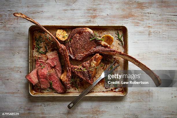 tomahawk steak - rippensteak stock-fotos und bilder