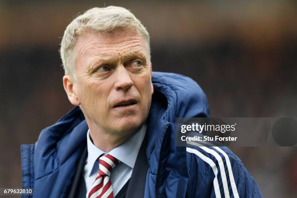 David Moyes, Manager of Sunderland looks on during the Premier League match between Hull City and Sunderland at the KCOM Stadium on May 6, 2017 in...