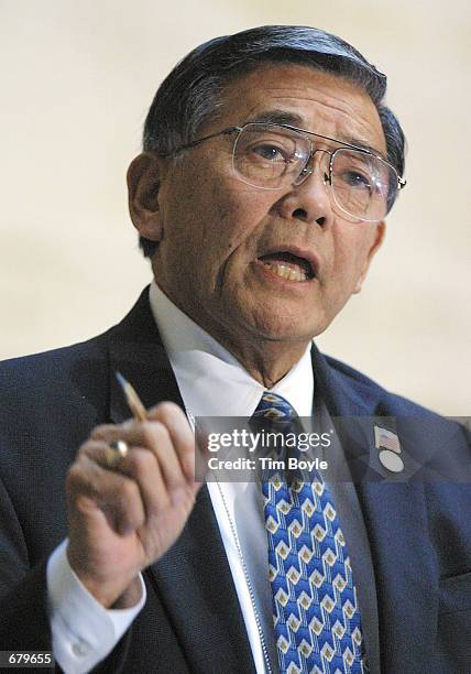 Secretary of Transportation Norman Y. Mineta speaks to the media November 5, 2001 at Chicago's Union Station. Mineta is scheduled to enter Walter...