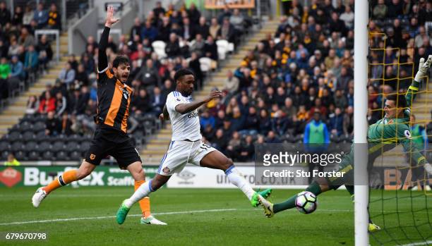 Jermain Defoe of Sunderland scores the second goal during the Premier League match between Hull City and Sunderland at KCOM Stadium on May 6, 2017 in...