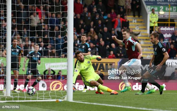 Sam Vokes of Burnley scores his sides first goal passt Ben Foster of West Bromwich Albion during the Premier League match between Burnley and West...
