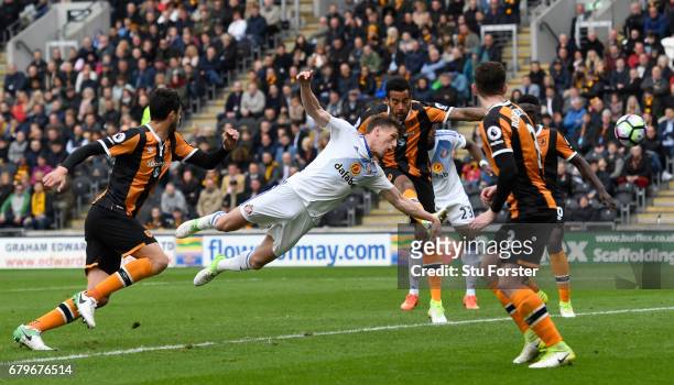 Billy Jones of Sunderland scores the first goal with a diving header during the Premier League match between Hull City and Sunderland at KCOM Stadium...