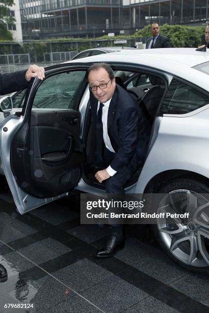 French President Francois Hollande visits 'Tresor de l'Islam en Afrique' at Institut du Monde Arabe on May 6, 2017 in Paris, France.