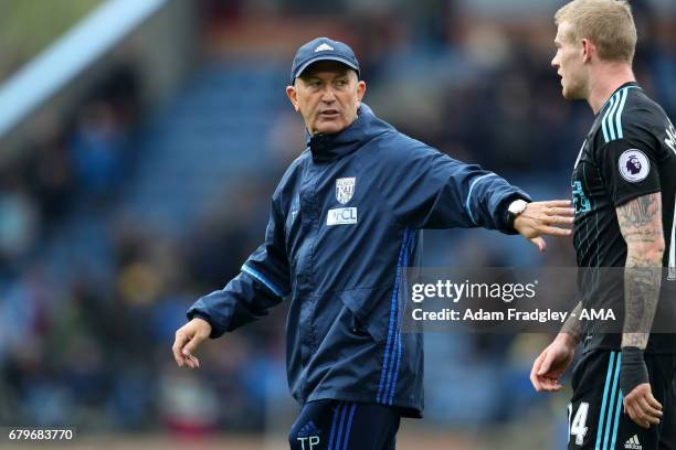 Tony Pulis head coach / manager of West Bromwich Albion and James McClean of West Bromwich Albion in discussion as they leave the pitch at the end of...