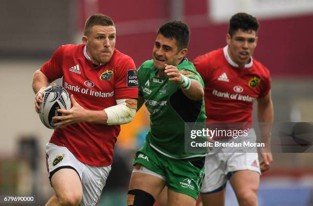 Munster , Ireland - 6 May 2017; Andrew Conway of Munster races clear of Tiernan OHalloran of Connacht during the Guinness PRO12 Round 22 match...