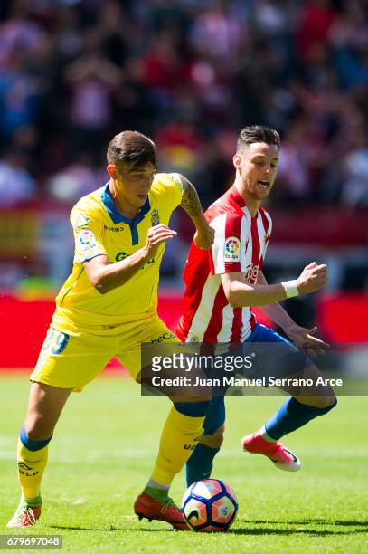 Erik Exposito of UD Las Palmas duels for the ball with Jorge Franco 'Burgui' of Real Sporting de Gijon during the La Liga match between Real Sporting...