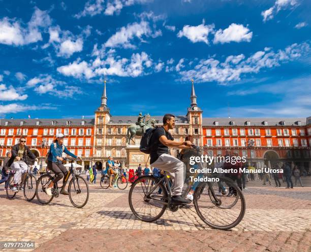 spain, madrid, plaza mayor square - cycling - statue de philippe iii photos et images de collection