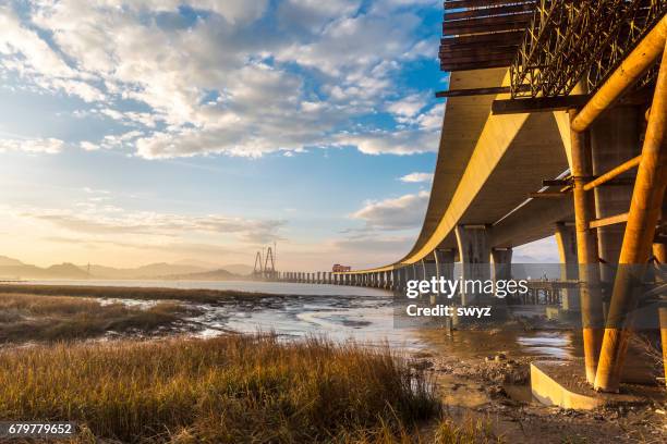 construction of the second yueqing bay bridge,zhejiang,china. - zhejiang province stock pictures, royalty-free photos & images