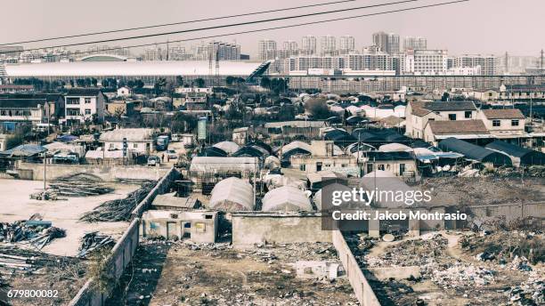 longyang road maglev station shanghai - jakob montrasio stock pictures, royalty-free photos & images