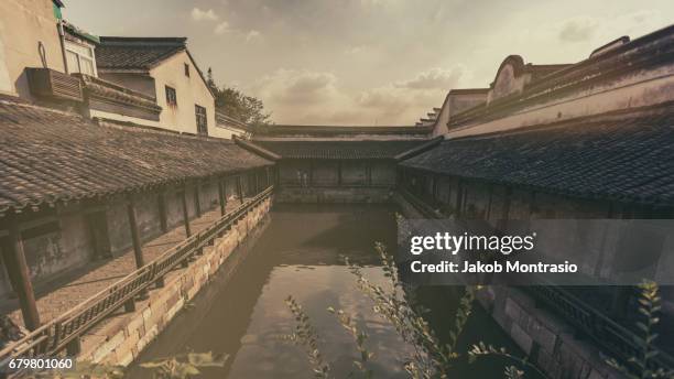 a water box in wuzhen - jakob montrasio 個照片及圖片檔