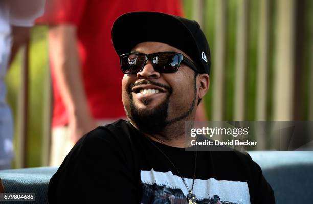 Ice Cube Rapper Chair 6,685 Rapper Casino Stock Photos, High-Res Pictures, and Images - Getty ...