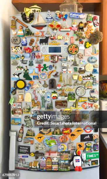 still life that makes you smile - funny fridge foto e immagini stock