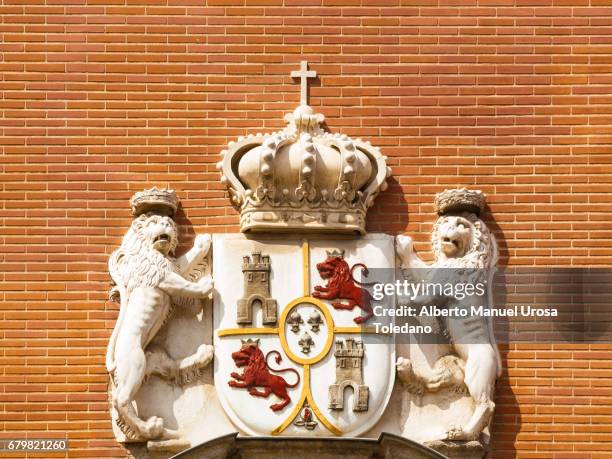 spain, madrid, capitania general, coat of arms - spaans koningshuis stockfoto's en -beelden