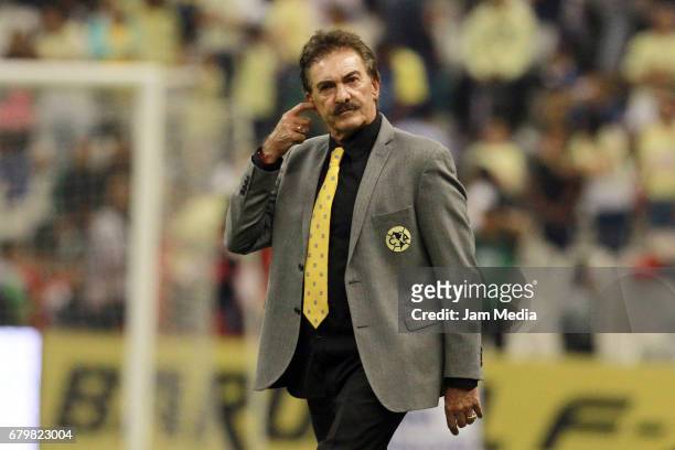 Ricardo La Volpe coach of America reacts after a defeat in the 17th round match between America and Pachuca as part of the Torneo Clausura 2017 Liga...