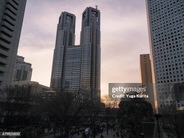 shinjuku skyscrapers at sunset - tokyo metropolitan government building stock pictures, royalty-free photos & images