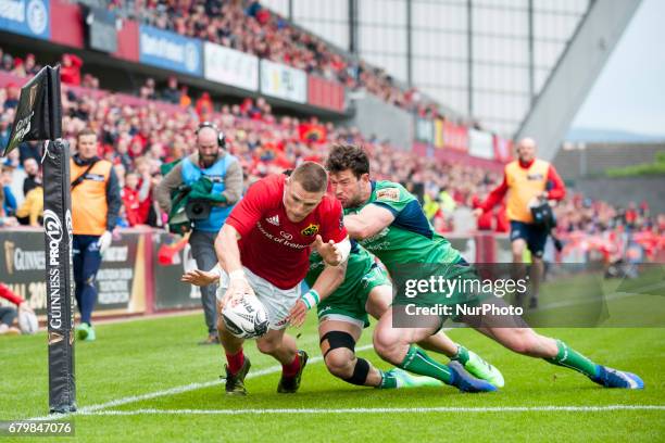 Andrew Conway of Munster scores a try during the Guinness PRO12 rugby match between Munster Rugby and Connacht Rugby at Thomond Park Stadium in...