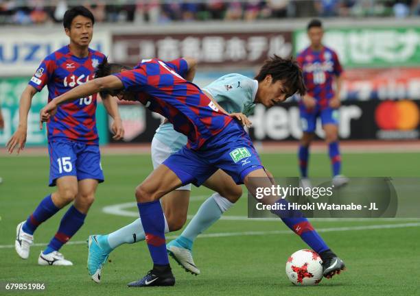 Koki Ogawa of Jubilo Iwata and Eder Lima of Ventforet Kofu compete for the ball during the J.League J1 match between Ventforet Kofu and Jubilo Iwata...
