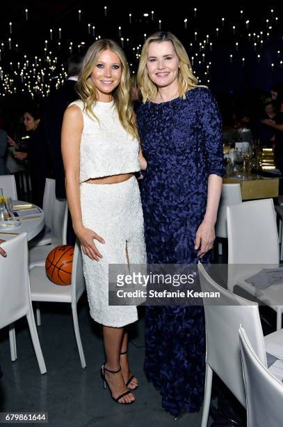 Honoree Gwyneth Paltrow and Geena Davis attend UCLA Mattel Children's Hospital presents Kaleidoscope 5 on May 6, 2017 in Culver City, California.