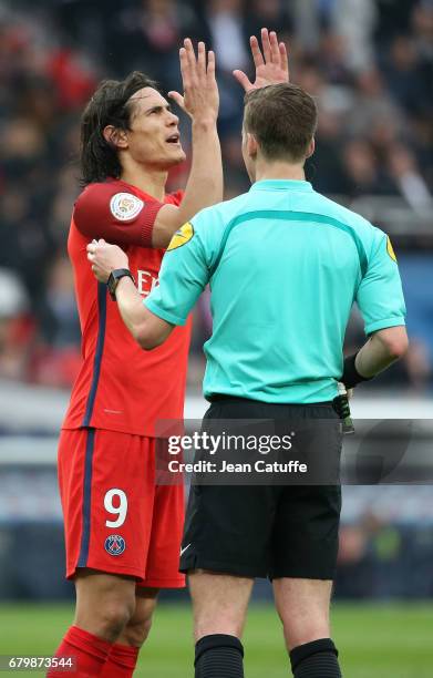 Edinson Cavani of PSG argues with referee Francois Letexier during the French Ligue 1 match between Paris Saint-Germain and SC Bastia at Parc des...