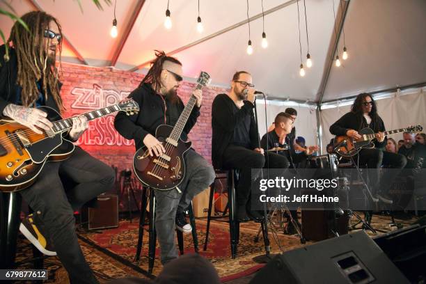 Guitarist Brian "Head" Welch, bassist Reginald "Field" Arvizu, singer Jonathan Davis, drummer Ray Luzier and guitarist James "Munky" Shaffer of Korn...