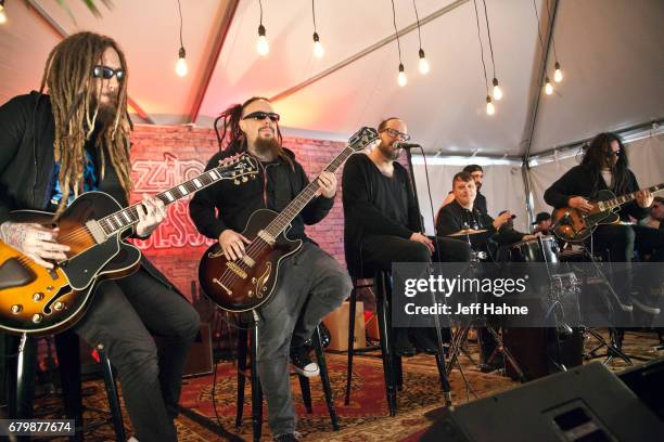 Guitarist Brian "Head" Welch, bassist Reginald "Field" Arvizu, singer Jonathan Davis, drummer Ray Luzier and guitarist James "Munky" Shaffer of Korn...