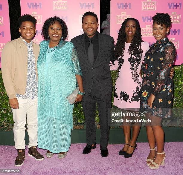 Nathan Anderson, Doris Hancox, host Anthony Anderson, Alvina Stewart, and Kyra Anderson attend VH1's 2nd annual "Dear Mama: An Event to Honor Moms"...