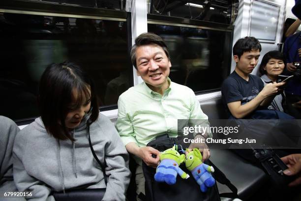 South Korean presidential candidate Ahn Cheol-Soo of the People's Party meets with people during his street election campaign on May 7, 2017 in...