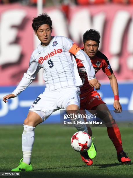 Yuya Yamagishi of Thespa Kusatsu Gunma in action during the J.League J2 match between Roasso Kumamoto and Thespa Kusatsu Gunma at Egao Kenko Stadium...