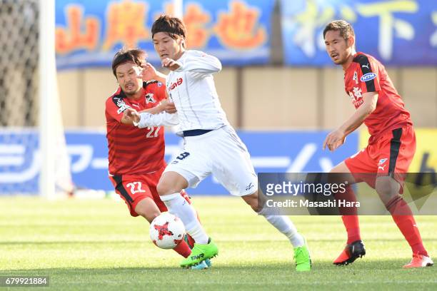 Yuya Yamagishi of Thespa Kusatsu Gunma in action during the J.League J2 match between Roasso Kumamoto and Thespa Kusatsu Gunma at Egao Kenko Stadium...
