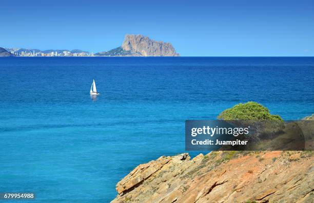 velero navegando por el mediterraneo - juampiter fotografías e imágenes de stock