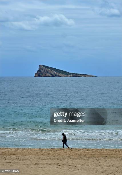 man walking in benidorm beach - juampiter fotografías e imágenes de stock