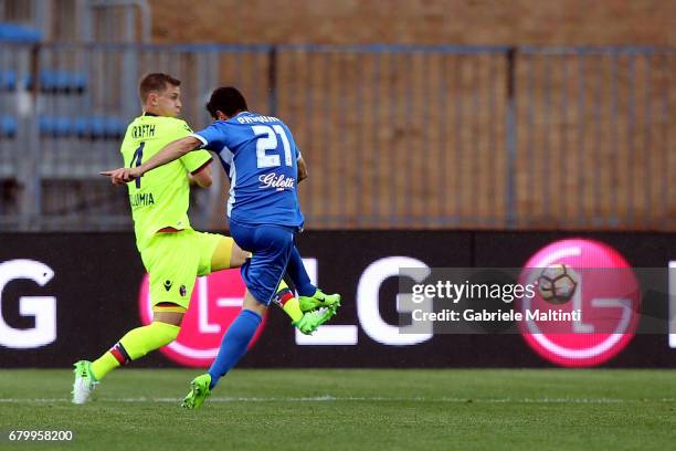 Manuel Pasqual of Empoli FC scores a goal during the Serie A match between Empoli FC and Bologna FC at Stadio Carlo Castellani on May 7, 2017 in...