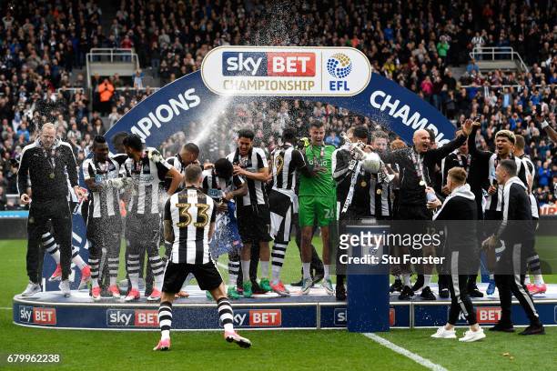 Newcastle United celebrate after winning the Sky Bet Championship match between Newcastle United and Barnsley at St James' Park on May 7, 2017 in...