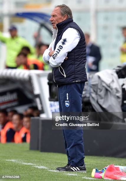 Zdenek Zeman head coach of Pescara Calcio during the Serie A match between Pescara Calcio and FC Crotone at Adriatico Stadium on May 7, 2017 in...