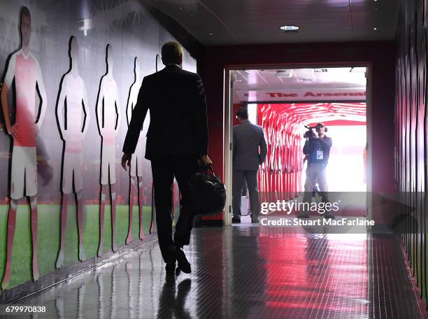 Arsenal manager Arsene Wenger walks to the home changing room before the Premier League match between Arsenal and Manchester United at Emirates...