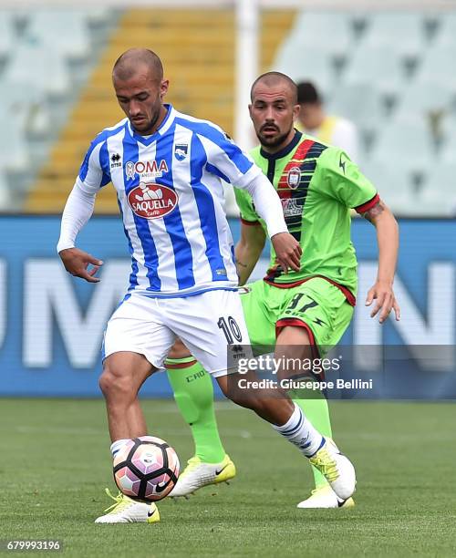 Ahmad Benali of Pescara Calcio and Bruno Martella of FC Crotone in action during the Serie A match between Pescara Calcio and FC Crotone at Adriatico...