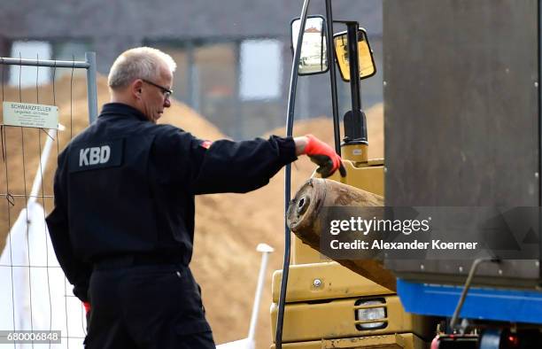 An officer of the Explosive Ordnance Disposal Division load a five centner bomb on to a truck after it was made safe on May 7, 2017 in Hanover,...