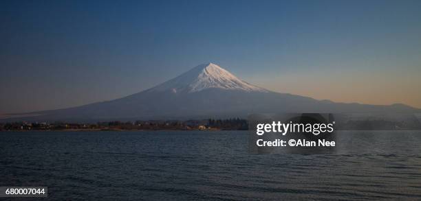 yamanashi in spring - 郊外の風景 stock-fotos und bilder