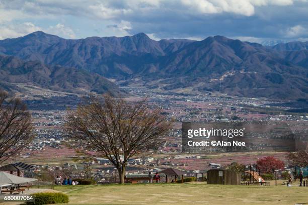 yamanashi in spring - 郊外の風景 stock pictures, royalty-free photos & images