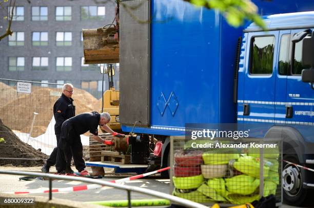Officers of the Explosive Ordnance Disposal Division load a five centner bomb on to a truck after it was made safe on May 7, 2017 in Hanover,...
