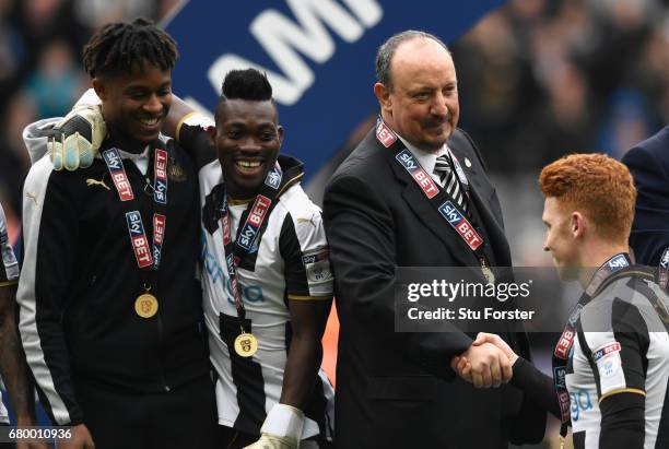 Newcastle United manmager Rafa Benitez celebrates with Jack Colback after winning the Sky Bet Championship title after the match between Newcastle...