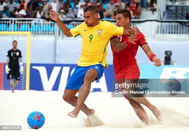 Tearii Labaste of Tahiti competes for the ball with Rodrigo da Costa of Brazil during the FIFA Beach Soccer World Cup Bahamas 2017 final match...