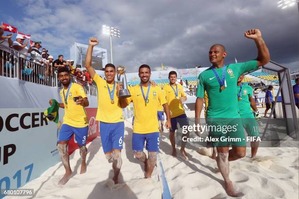 Players of Brazil celebrate with the fans after winning the FIFA Beach Soccer World Cup Bahamas 2017 final between Tahiti and Brazil at National...