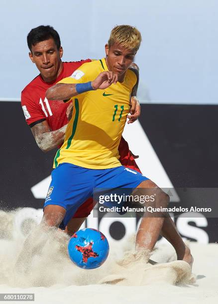 Teva Zaveroni of Tahiti competes for the ball with Mauricinho of Brazil during the FIFA Beach Soccer World Cup Bahamas 2017 final match between...