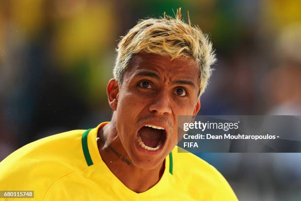 Mauricinho of Brazil celebrates scoring a goal during the FIFA Beach Soccer World Cup Bahamas 2017 final between Tahiti and Brazil at National Beach...