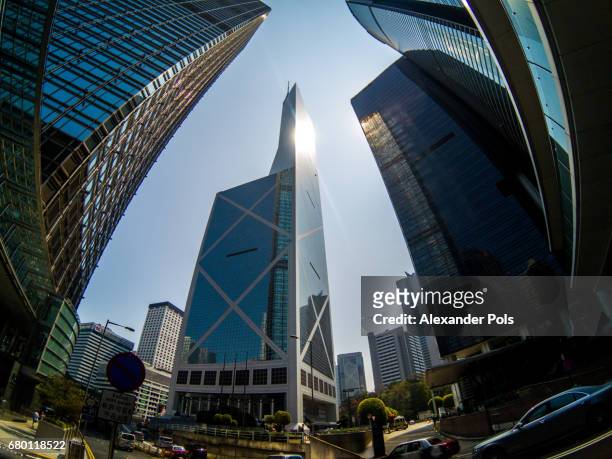 fisheye view of the bank of china, hong kong - wolkenkrabber imagens e fotografias de stock