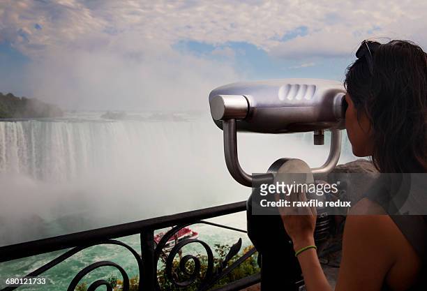 viewing the falls - observation point foto e immagini stock